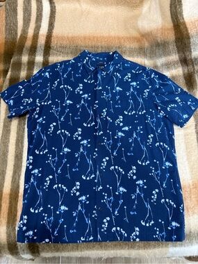 Gap button down shirt size M